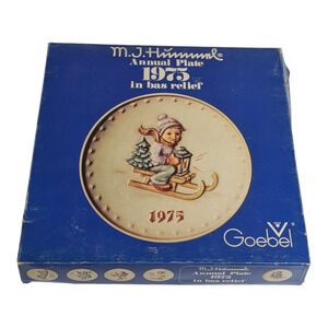 Hummel Annual plate 1975 with boy on sleigh